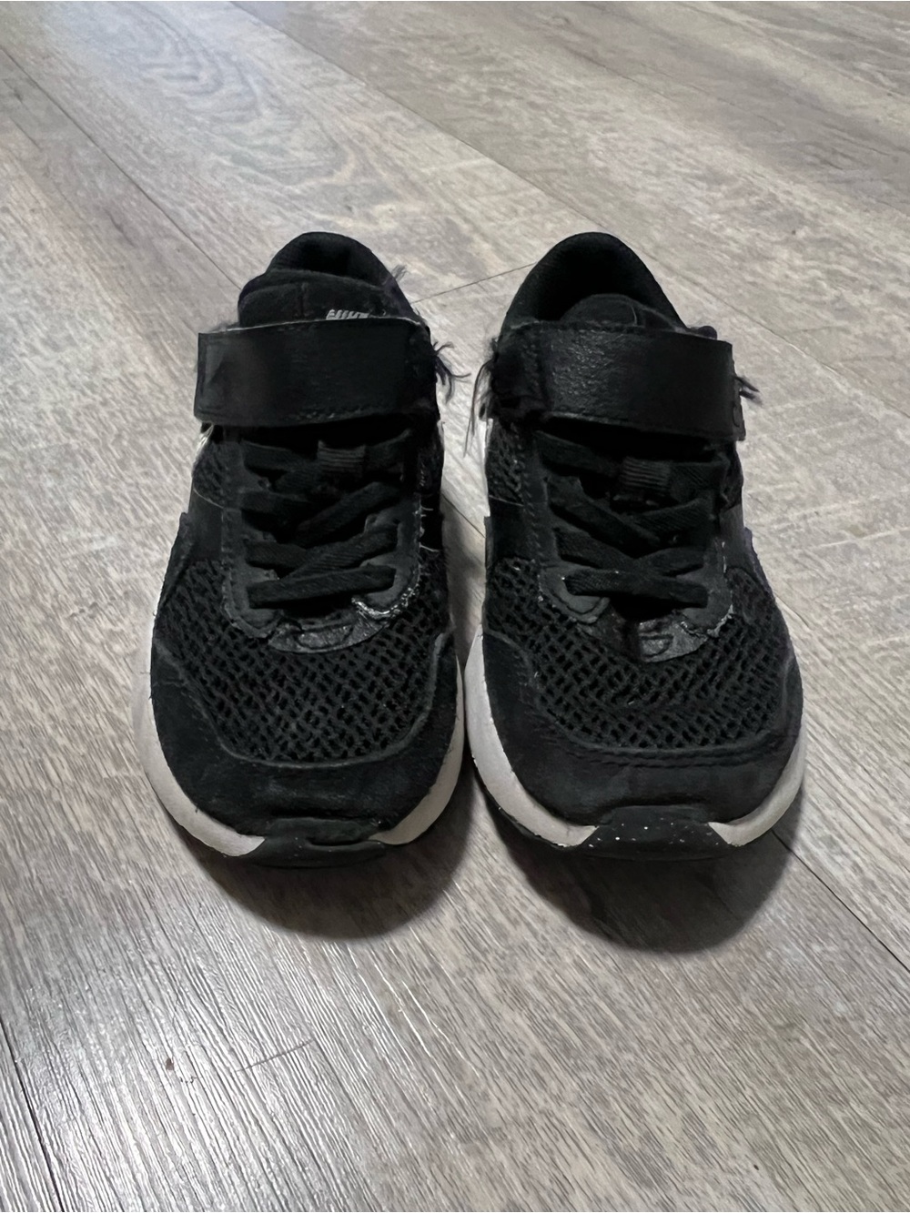 Kids Nike Black and White Athletic Sneakers Size 11C - Picture 2 of 8